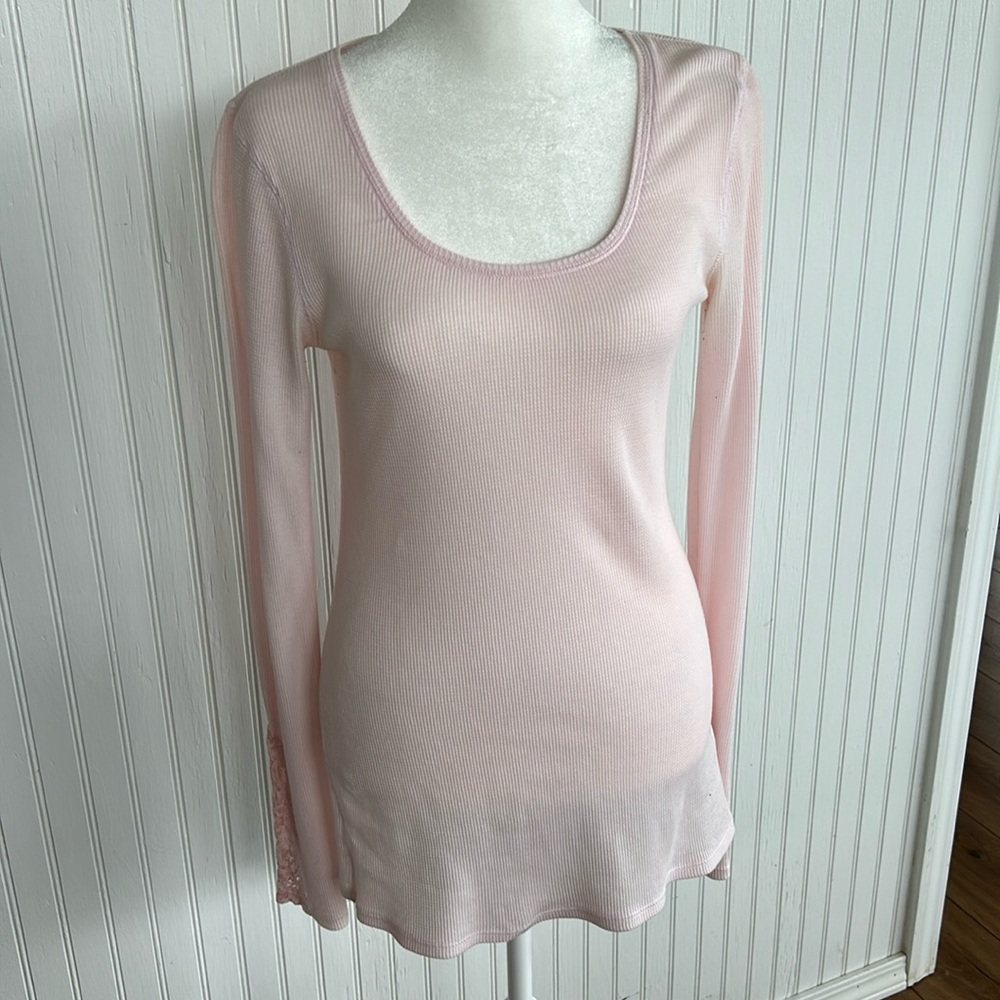 Pale Pink longer ribbed top with lace cutout